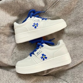 Sneakers mit eignem Logo bedrucken oder besticken lasse...