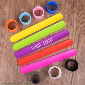 Reflektierendes Snap Armband mit Logodruck